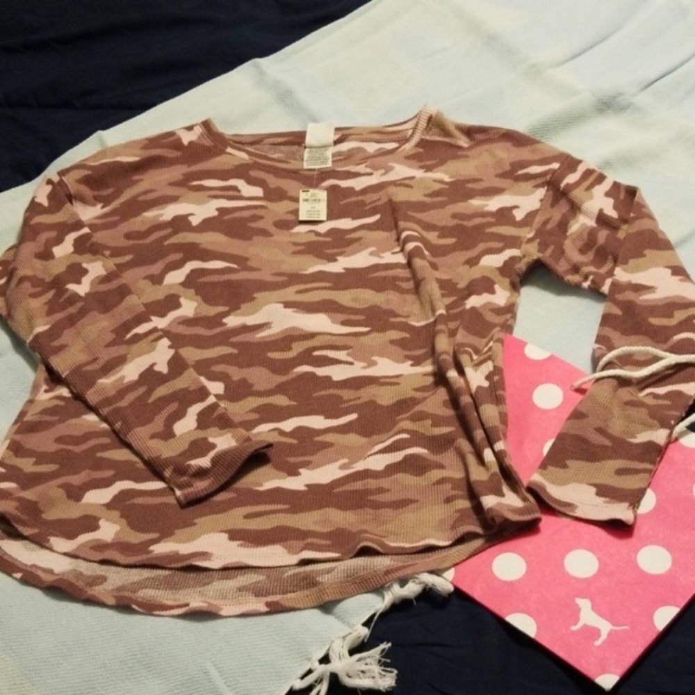 VS PINK CAMO TEE